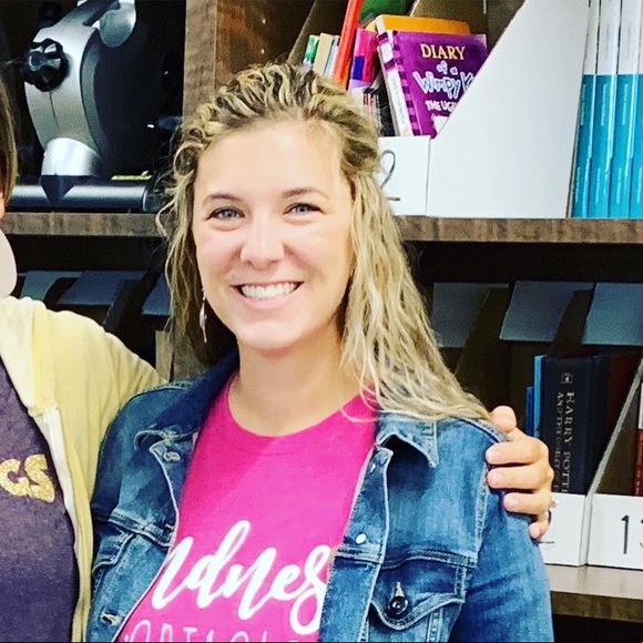 Meet your Posher, Alicia - Picture 2 of 2